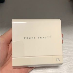 Fenty beauty blotting power with brush